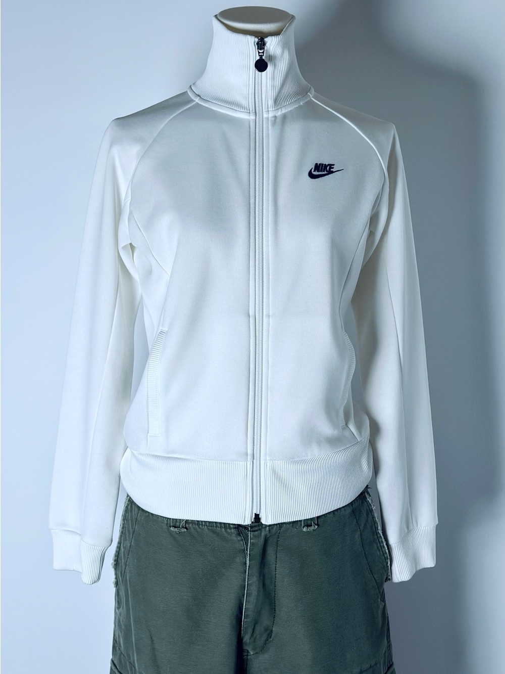 Vintage Nike Excellent Condition White Track Jacket Women’s S Raglan Full Zip